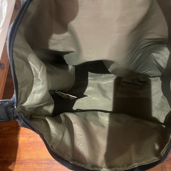 Woman’s DVF black large travel bag - Picture 4 of 7